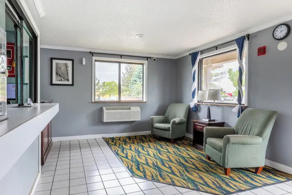 Super Inn by OYO Lansing MI