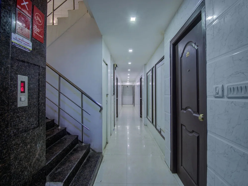 OYO Flagship 465 Vadapalani AVM Studio 2