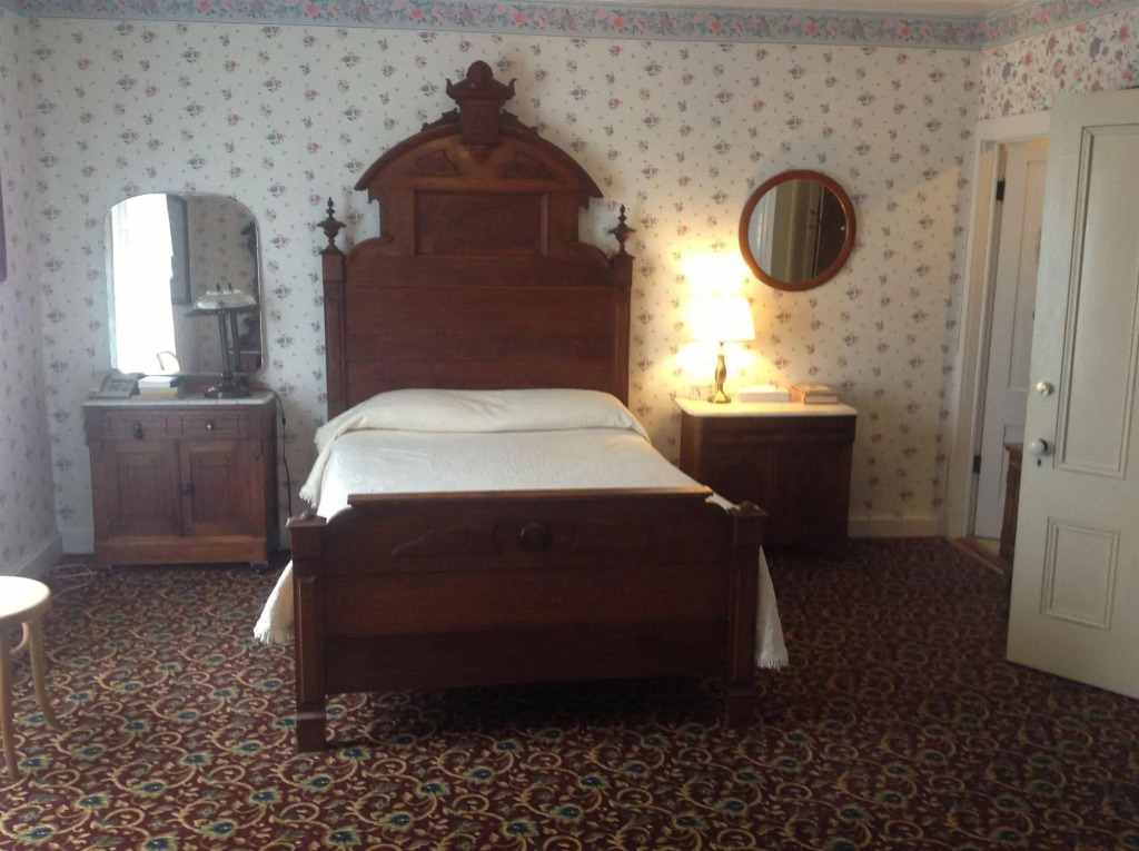 Bridgeport Inn