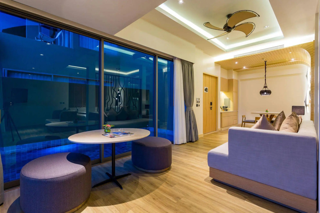 Crest Resort & Pool Villas