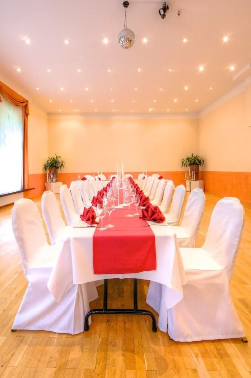 Hotel Garni Jagdschloss Waldsee mit Frühstücksbuffet & Schlossküche für Selbstversorger