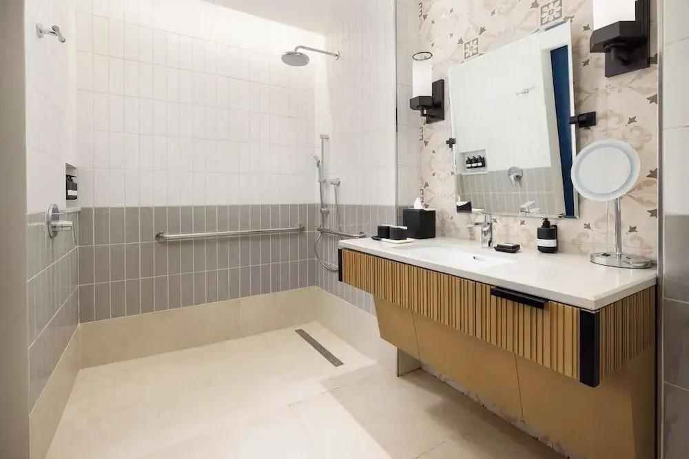 Hotel Santiago, Curio Collection By Hilton