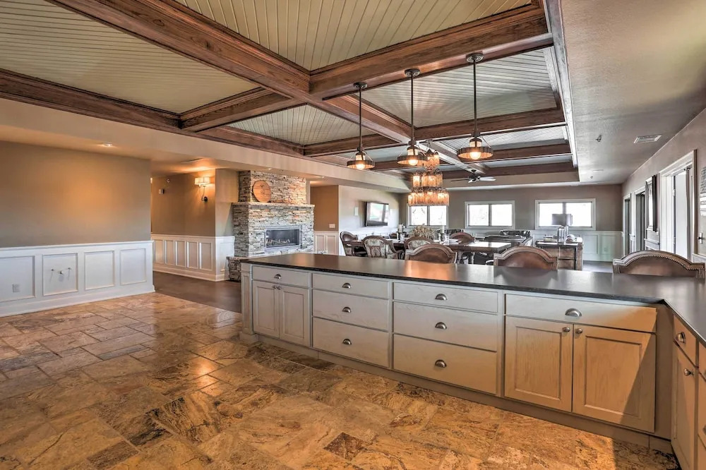 Main Street Strugis Apt w/ High-end Features