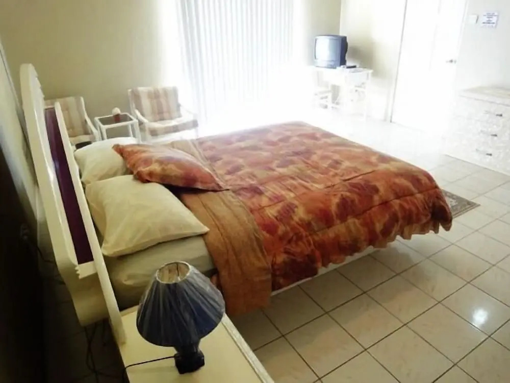 Island inn Apartments