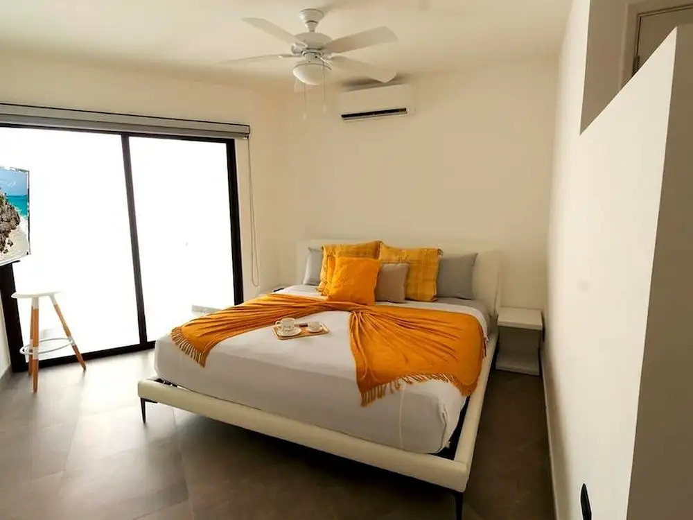 Private Roof Pool, 3 Br for 8 sleeps, fully equipped!!