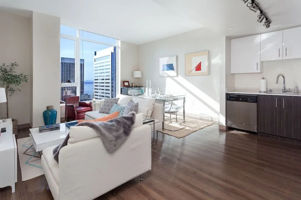 Luxe Hubs Convention Center Apartments