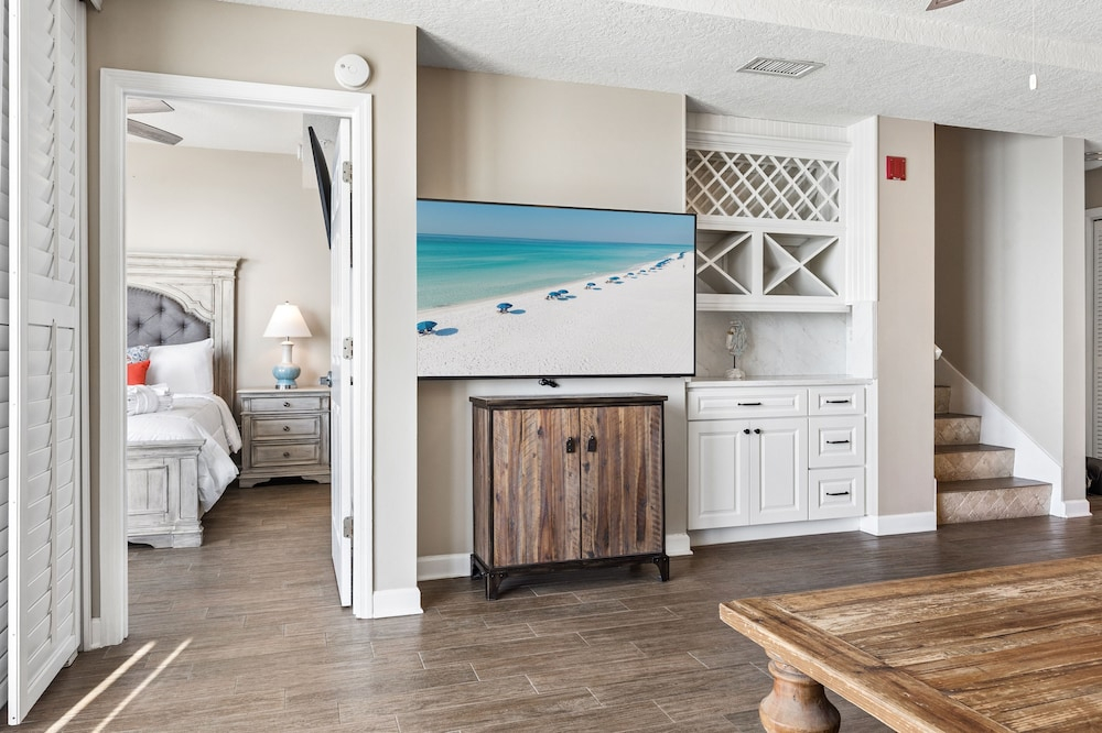 The Inn At Crystal Beach Ph 702 4 Bedroom Condo