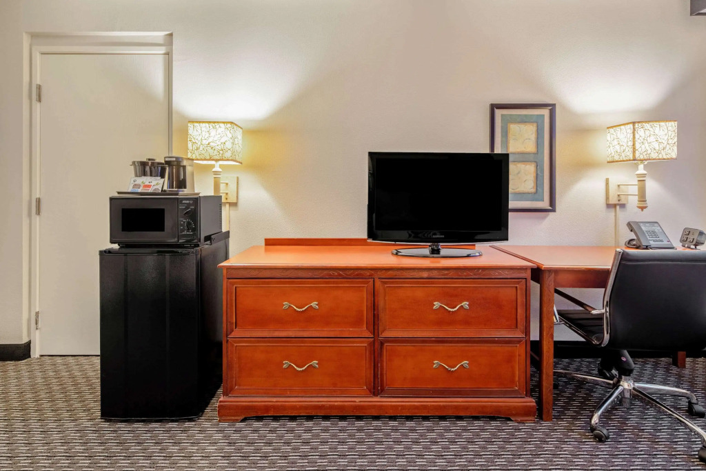 La Quinta by Wyndham Naples East