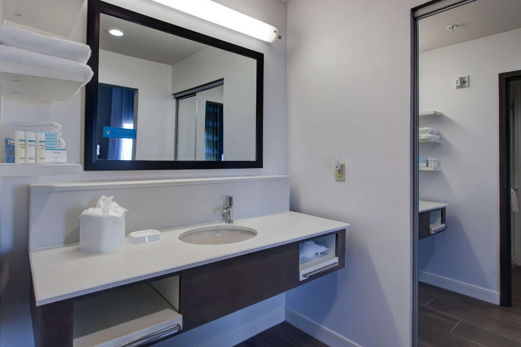 Hampton Inn & Suites-Wichita/Airport, KS