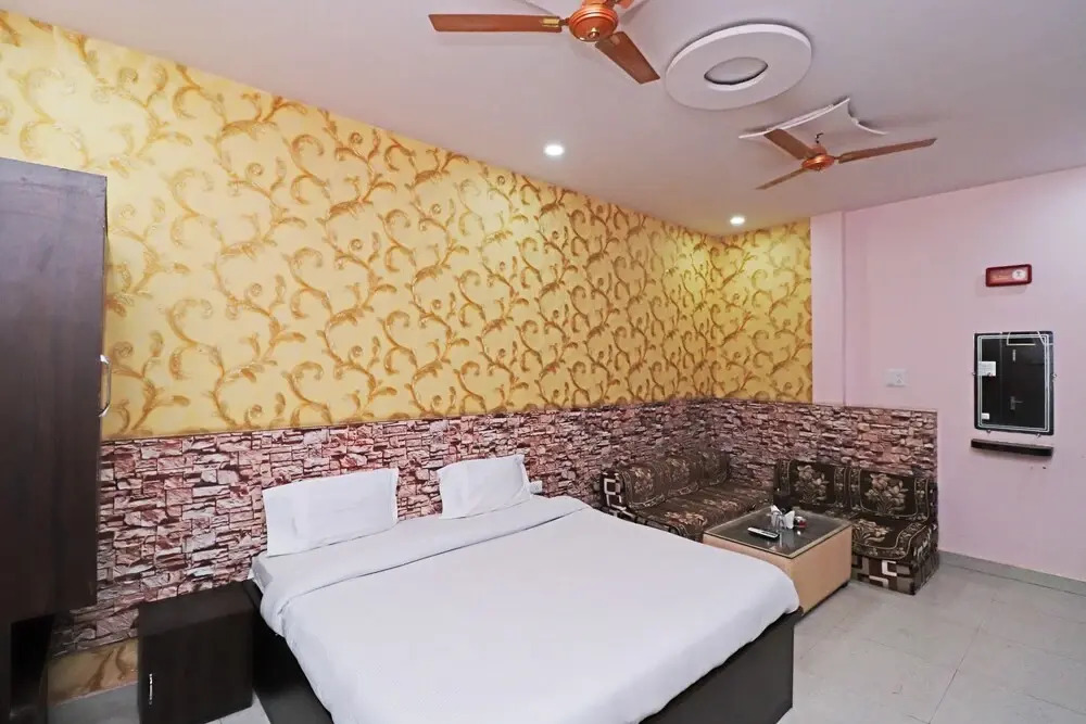 HOTEL ALOK Residency