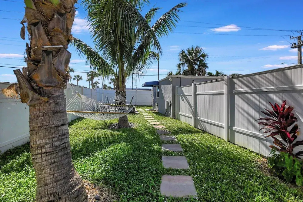 Modern and Updated Delray Beach Escape Sleeps 10!