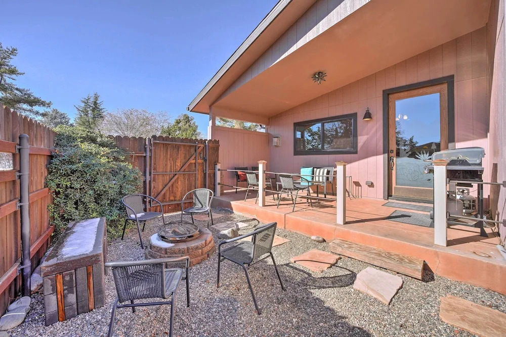 Private Hot Tub Pet-Friendly Home in Sedona!