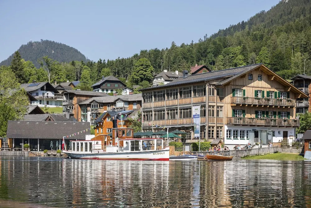 TAUROA Seehotel Grundlsee