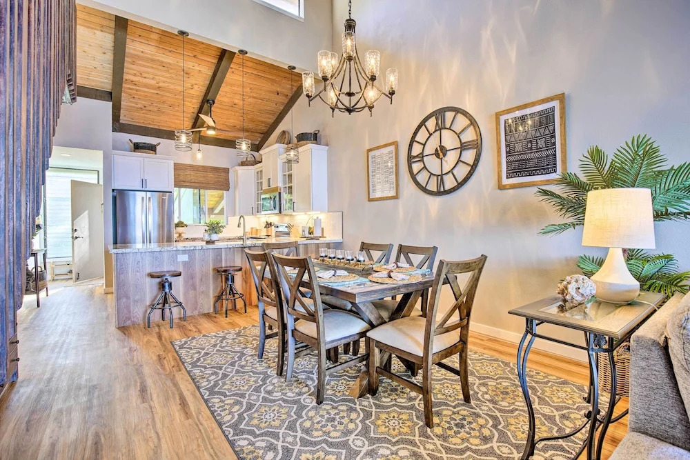 Airy Oceanfront Kailua-kona Gem w/ Community Pool