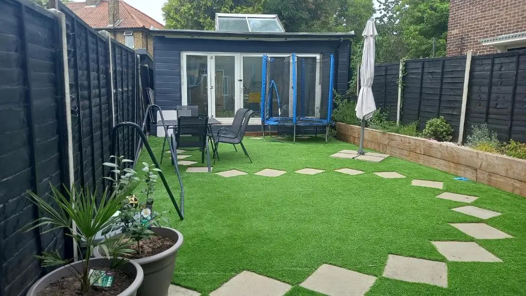 Stunning 1-bed Cabin in Bromley With hot tub