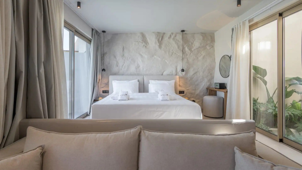 Solus Suites Milos