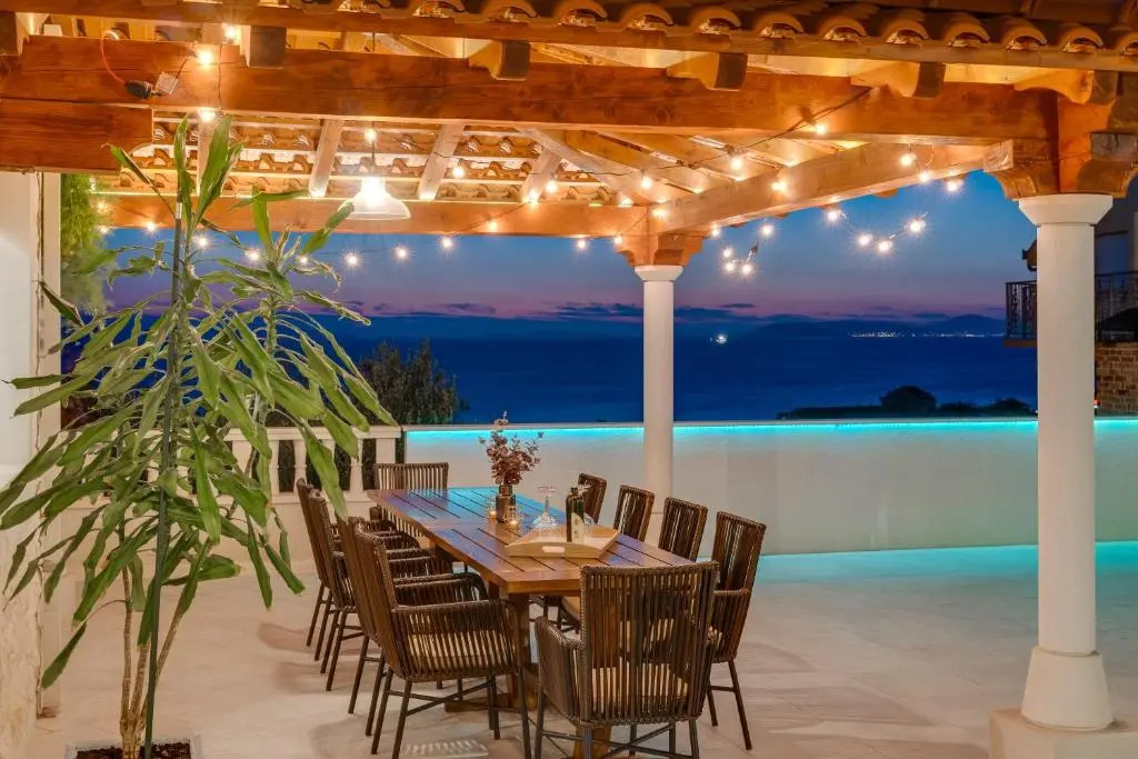 Seaview Villa MaToLi with heated 50sqm pool and 4 bedrooms, close to Split