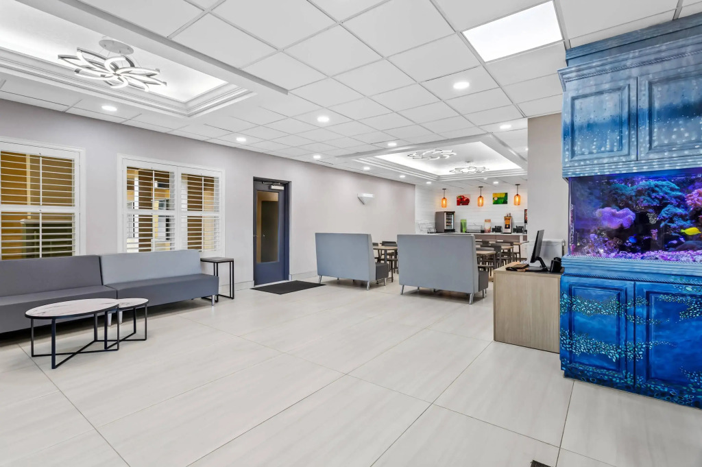 Quality Inn Tampa Airport - Cruise Port