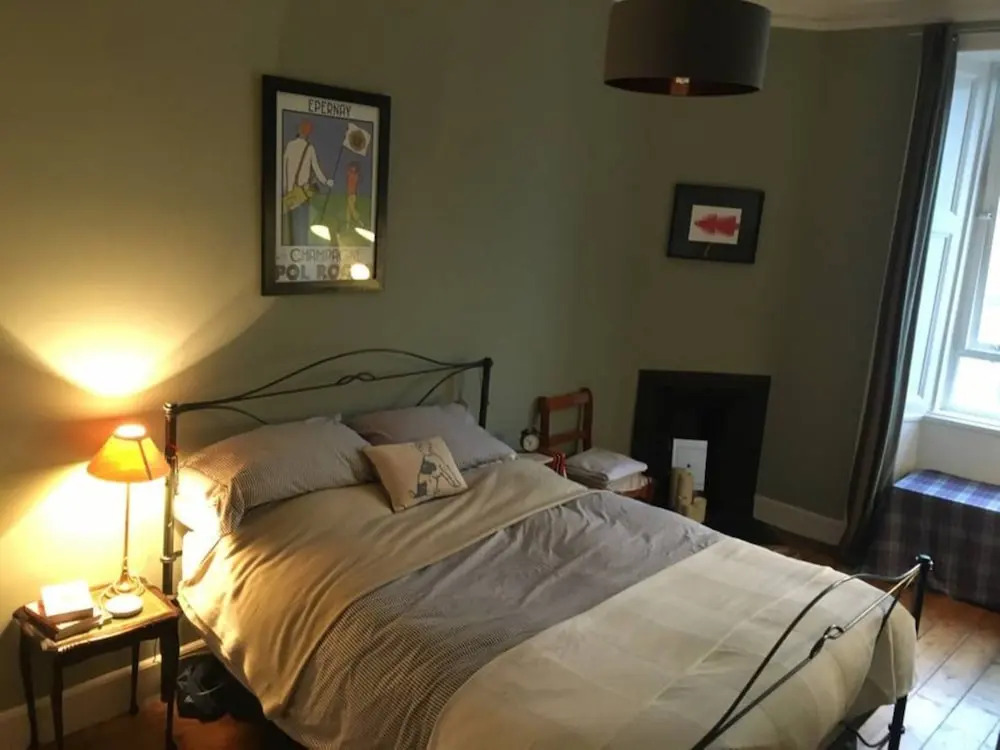 2 Bedroom Apartment In Central Edinburgh