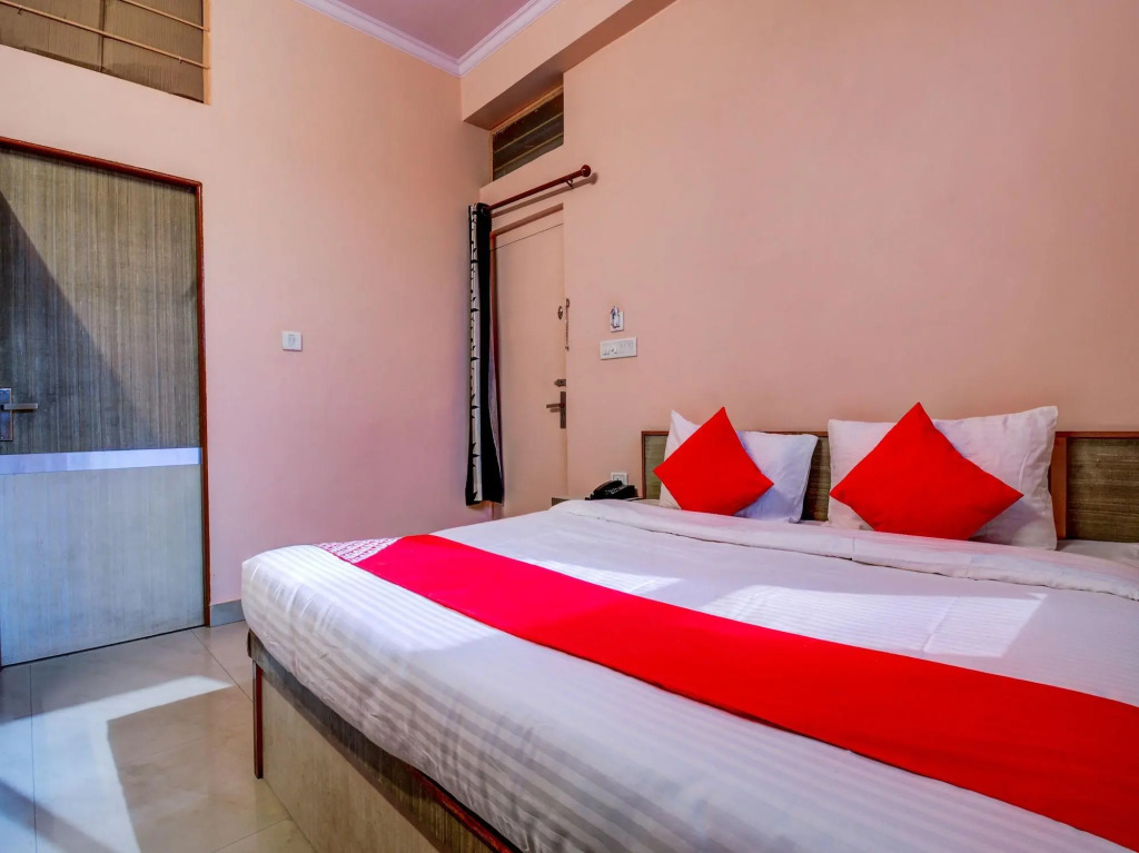 OYO 17250 Hotel Ganesham