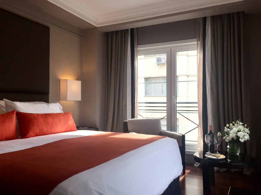 Carles Hotel