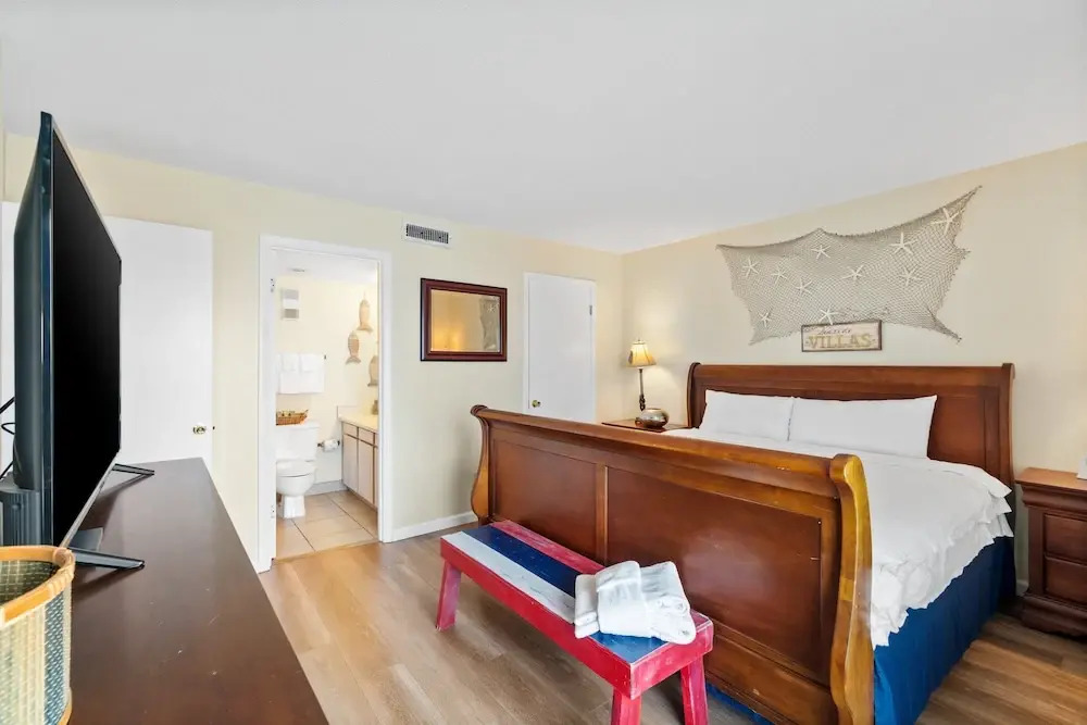 Moonspinner by Book That Condo