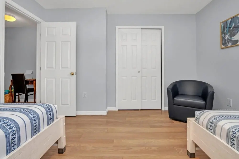 Gorgeous 3 bed Room Townhome Minutes to all the Attractions