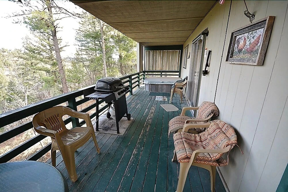 Bare Bear - Two Bedroom Cabin
