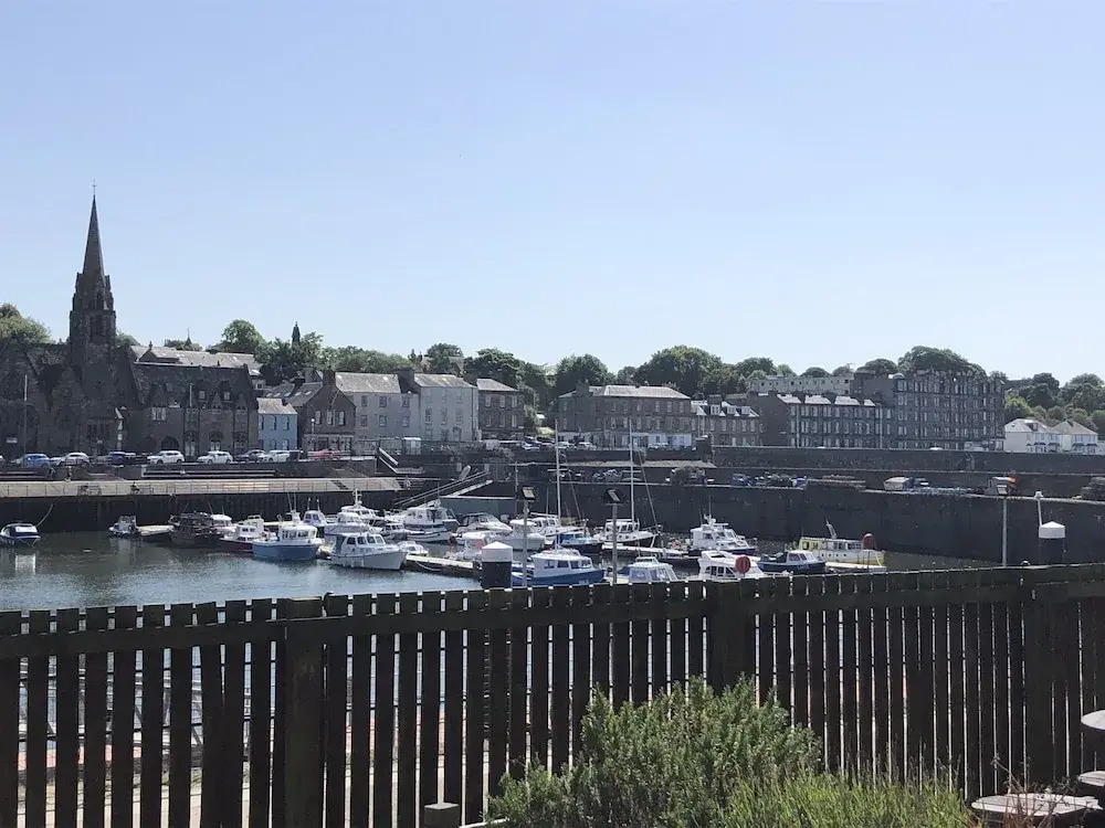 Remarkable 2 Bed Apartment in Edinburgh