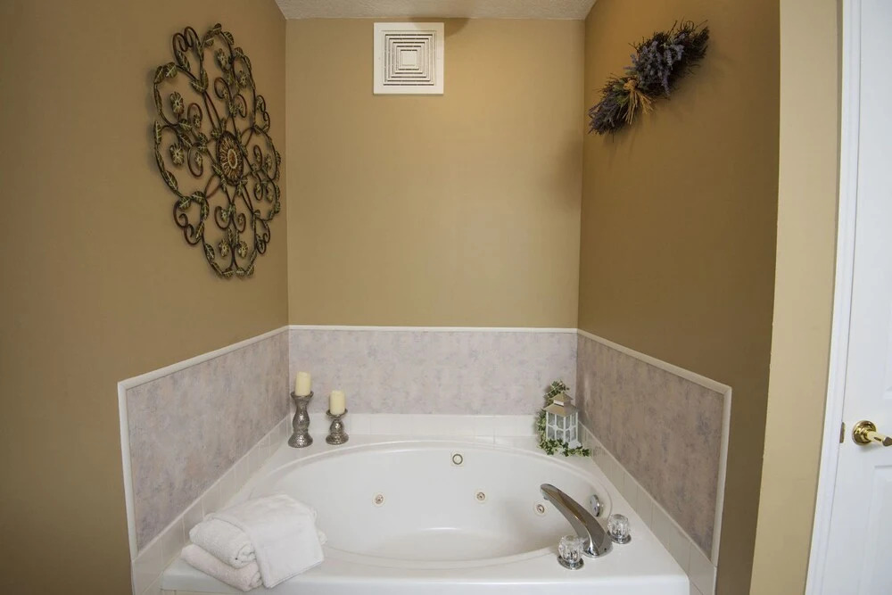 Colonial Crest 112 by Heritage Cabin Rentals