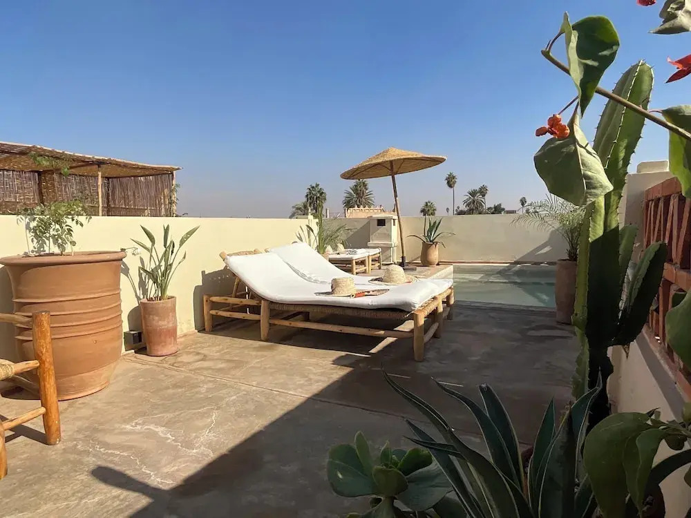 Riad Al Muhandiz with Duplex Suites and Rooftop Pool near Jemaa El Fna