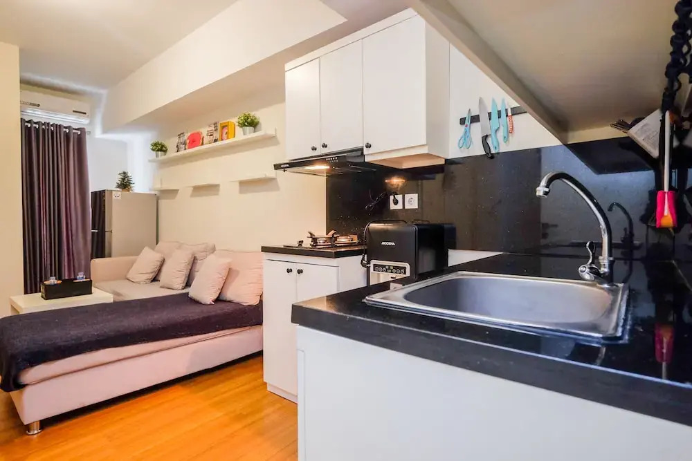 Well Furnished and Comfy 2BR Springlake Summarecon Bekasi Apartment By Travelio