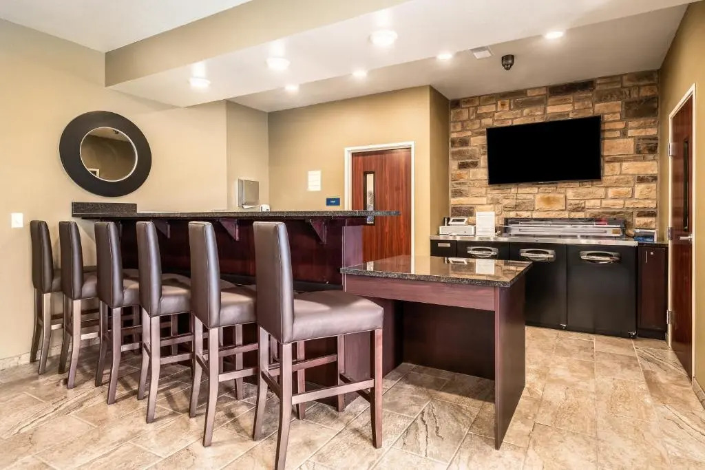 Cobblestone Inn & Suites - Pine Bluffs