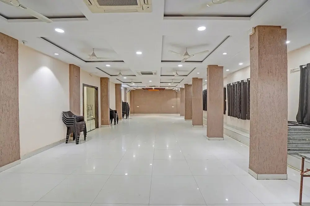 FabHotel Paras Palace - Sant haridas railway station