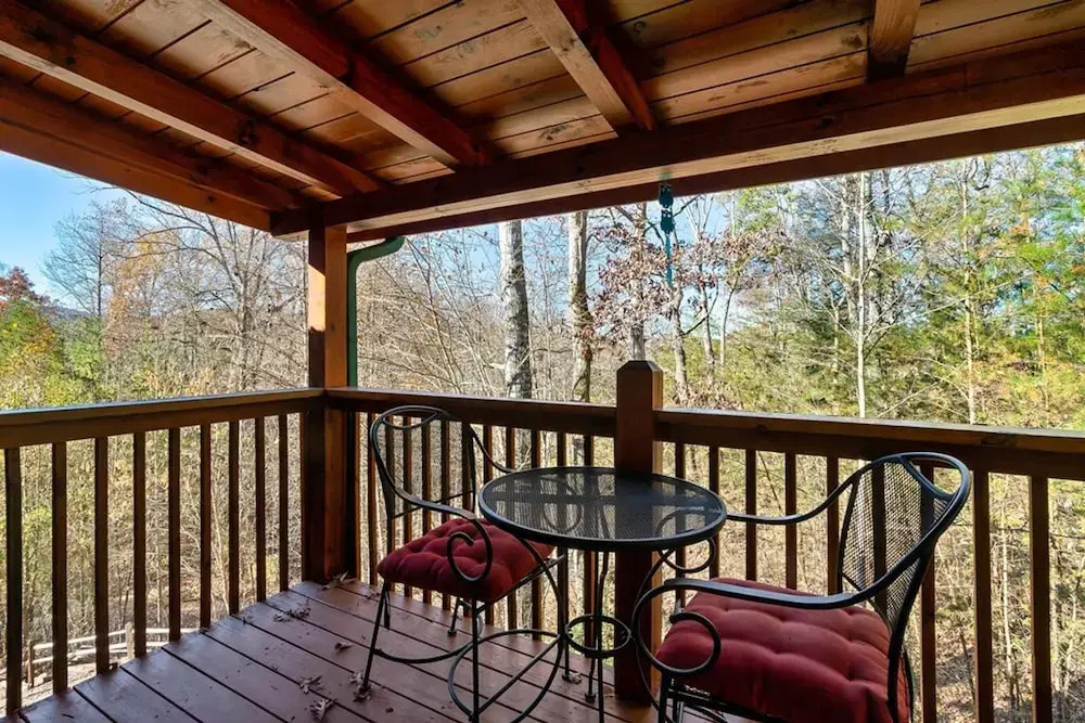 Stunning Cabin w Hot Tub Pool Table Arcades