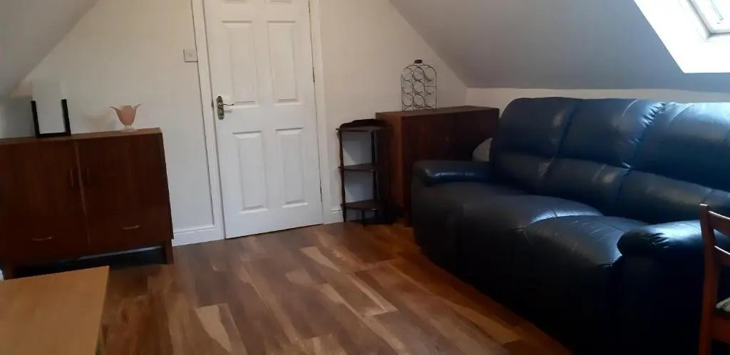 1 Bed Flat - Sleeps 4 - Garden - Parking - Wifi