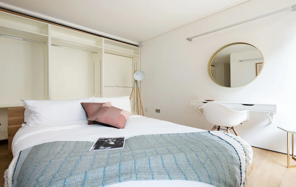 The Chelsea Walk - Modern & Bright 3BDR House with Rooftop & Parking