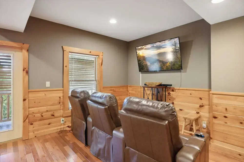The Cowboy Way Cabin 4 Bedroom Cabin by RedAwning