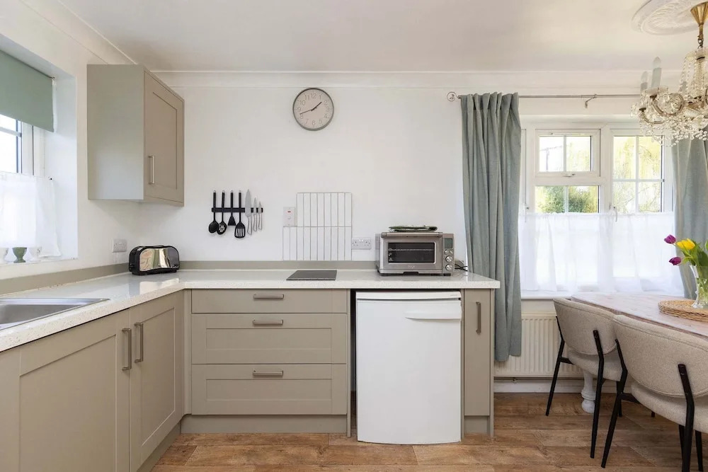 Stylish One Bed Annexe Near Marina and Beaches