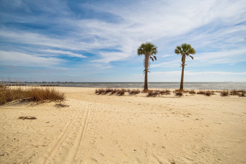 'sea La Vie' Coastal Getaway Steps From the Beach