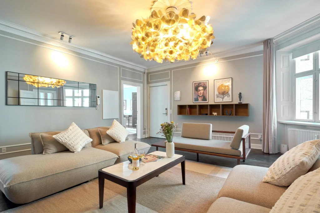 4br, Balcony, Extreme Location and Designer Apt