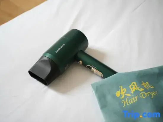 R ROYALSS HOTEL Hotel (Emei High-speed Railway Station Dafo Temple Tourist Area Branch)
