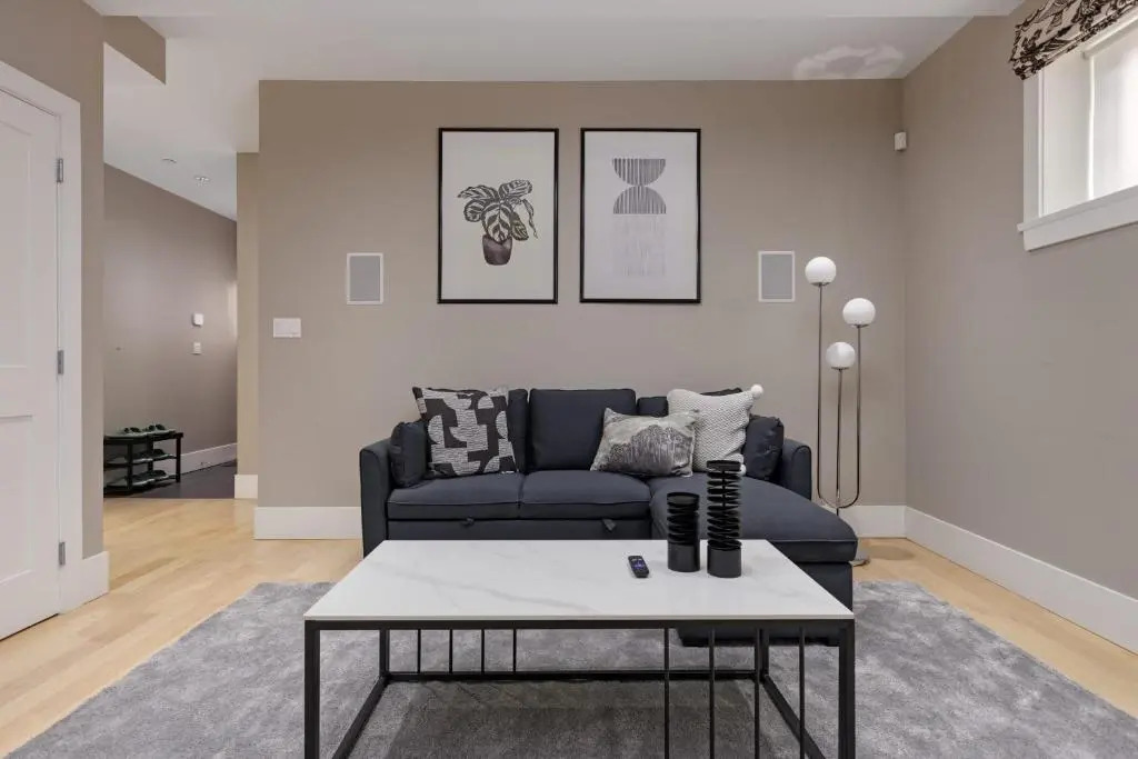 Stunning 3 Bedroom Secondary Suite N Van