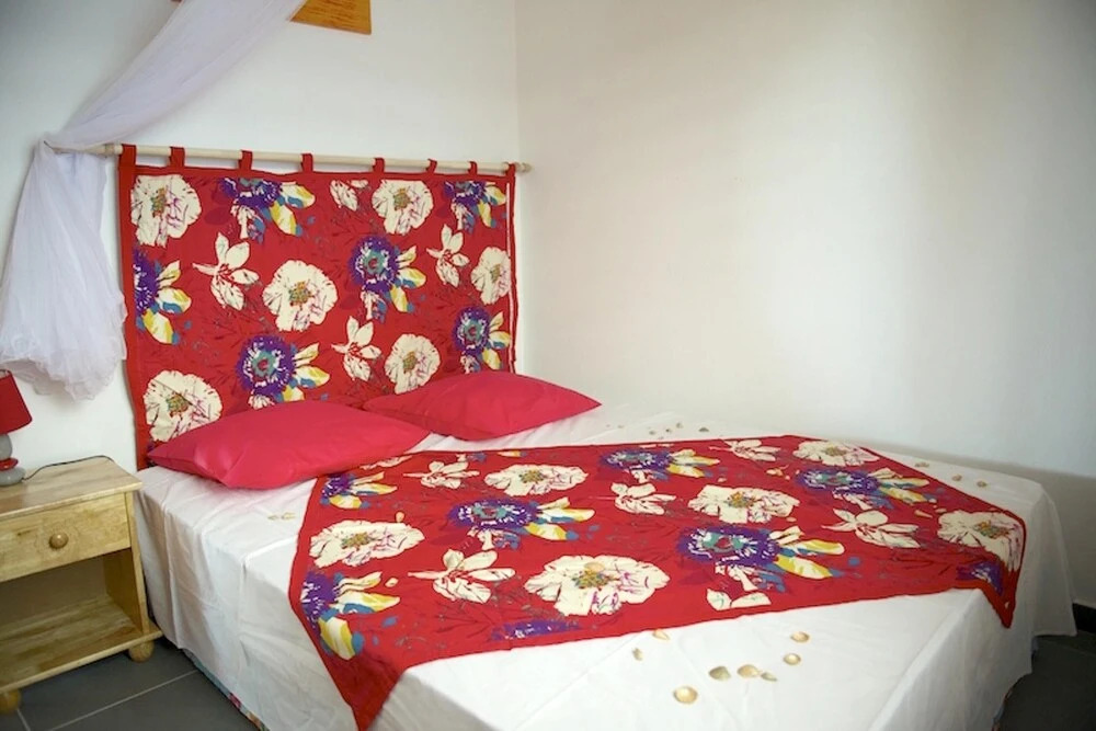 House With 2 Bedrooms in Saint François, With Pool Access, Enclosed Ga