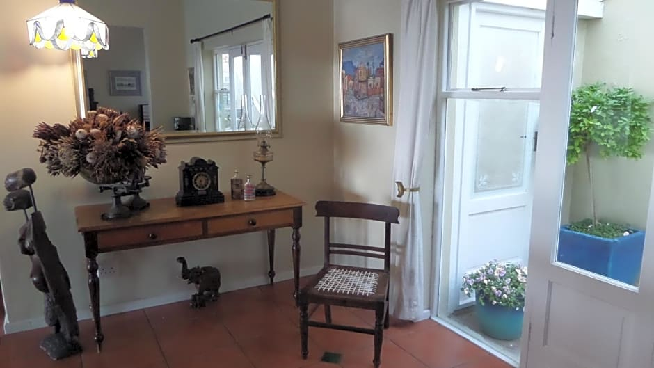 Moonglow Guesthouse