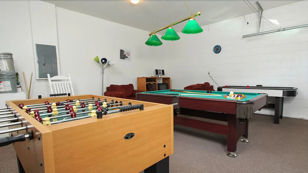 8127 Fan Palm Way