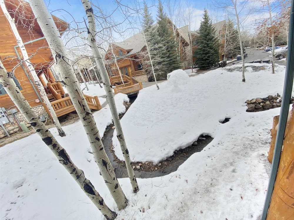 Timberwolf Lodge 6 2 Bedroom Cabin by RedAwning