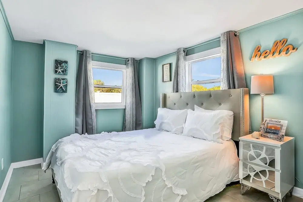 Lower Level 1 Block From 2 Beaches W/private Pool, High-speed Wi-fi