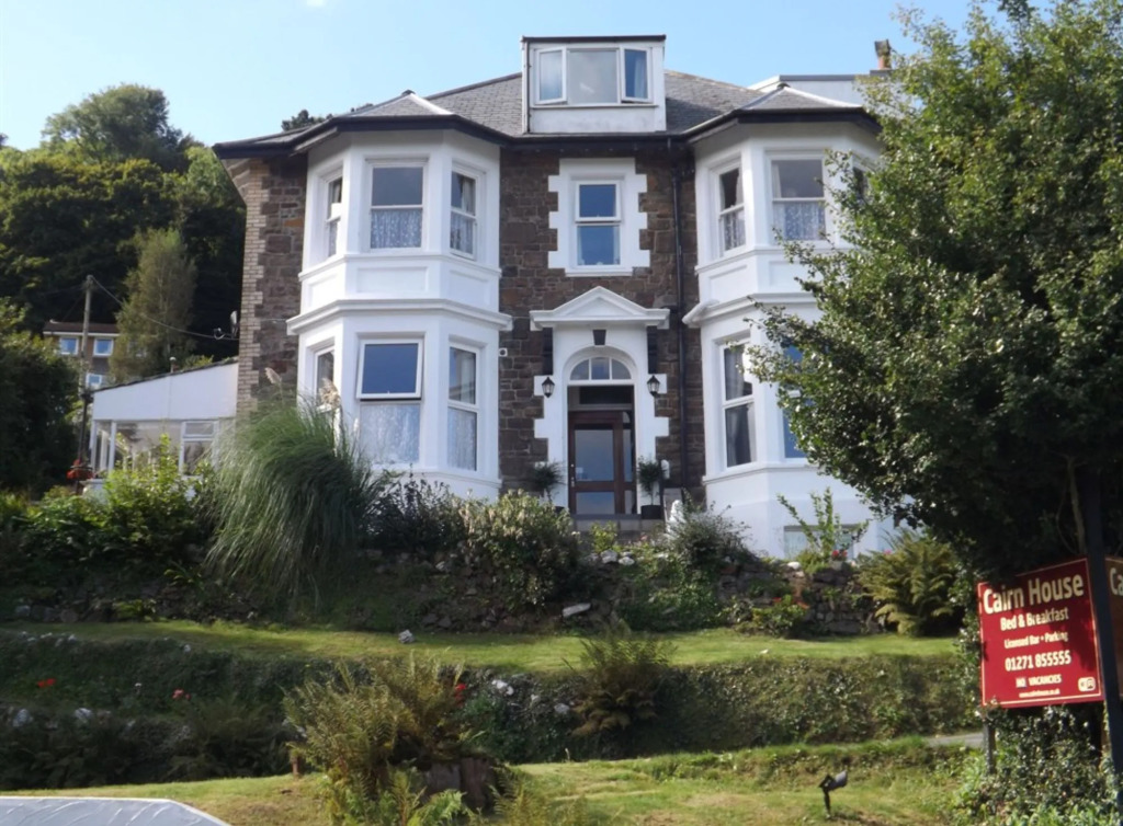 Cairn House - Bed & Breakfast