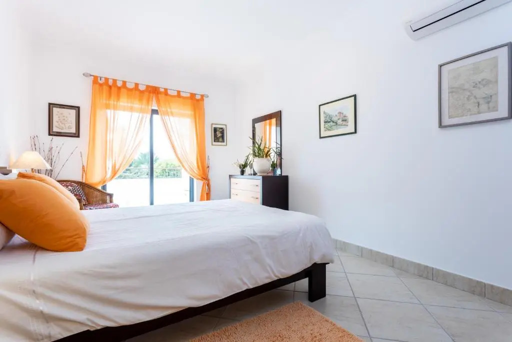 Great 2 bedroom apartment with communal pool